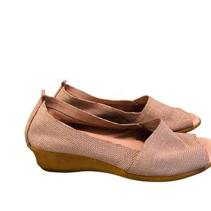 THE FLEXX Tan Croc Pattern Slip On Peep Toe Wedges